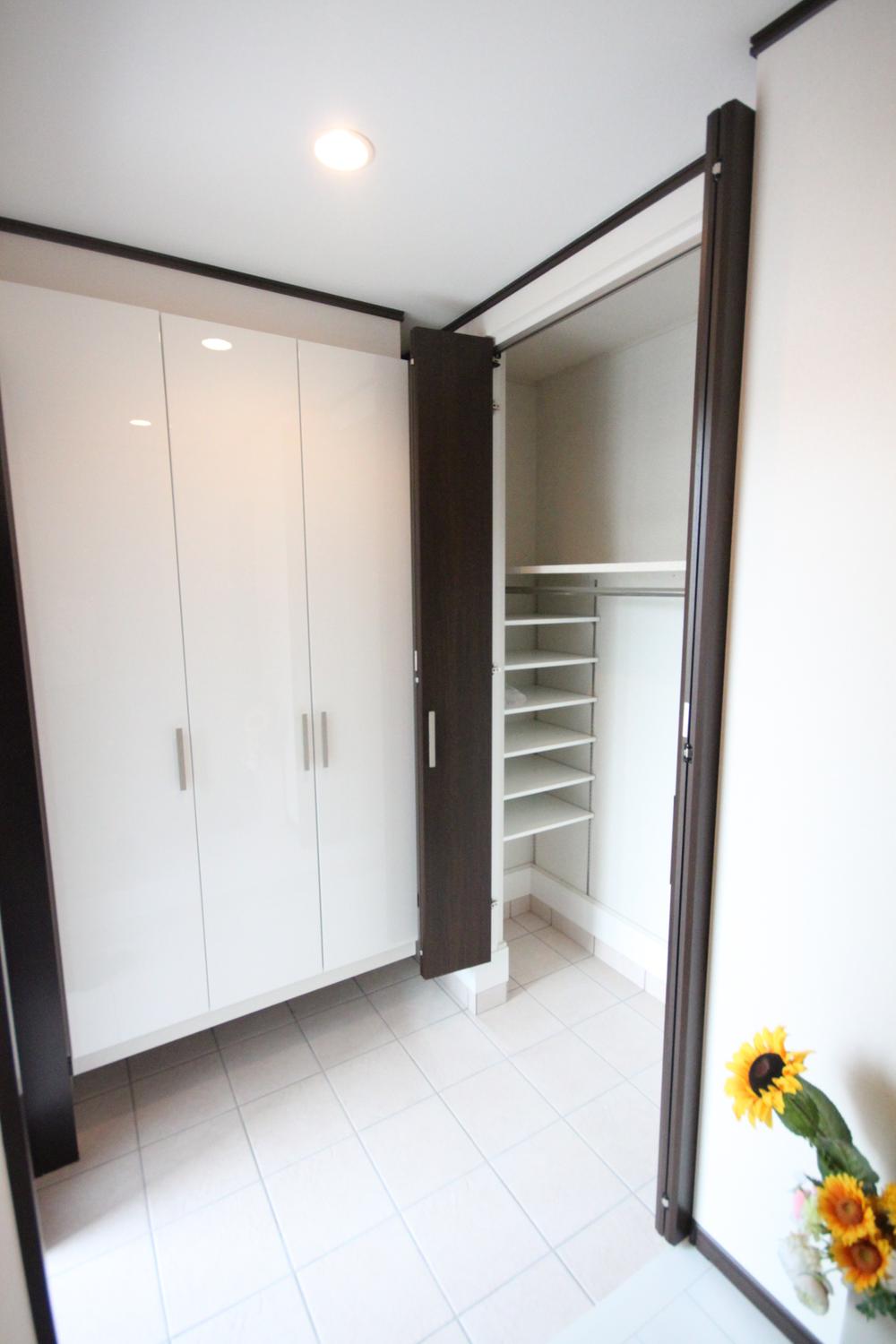 Receipt. The front door storage that specializes in storage in order to go out, Also performs the same kind of excellent storage capacity in each household of different lifestyle. golf bag, Fishing equipment, boots, Also it fits neat, such as umbrella.