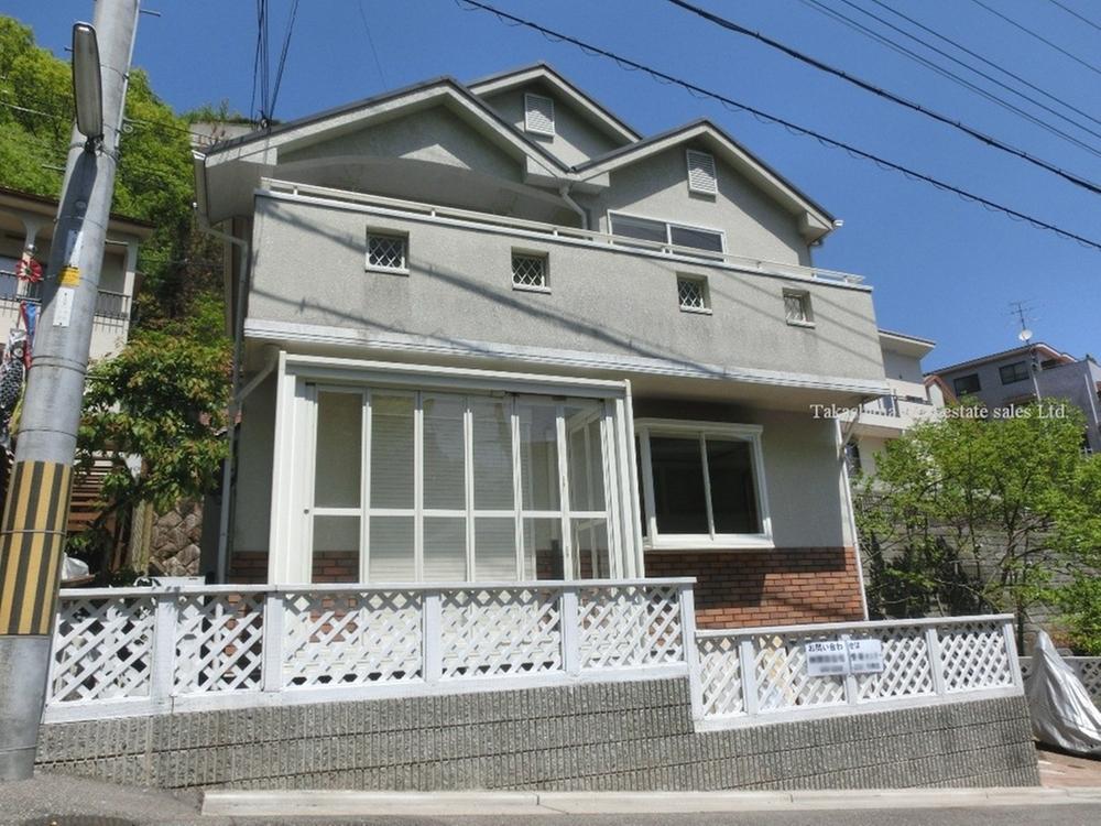 Local appearance photo. Is the appearance from the front.