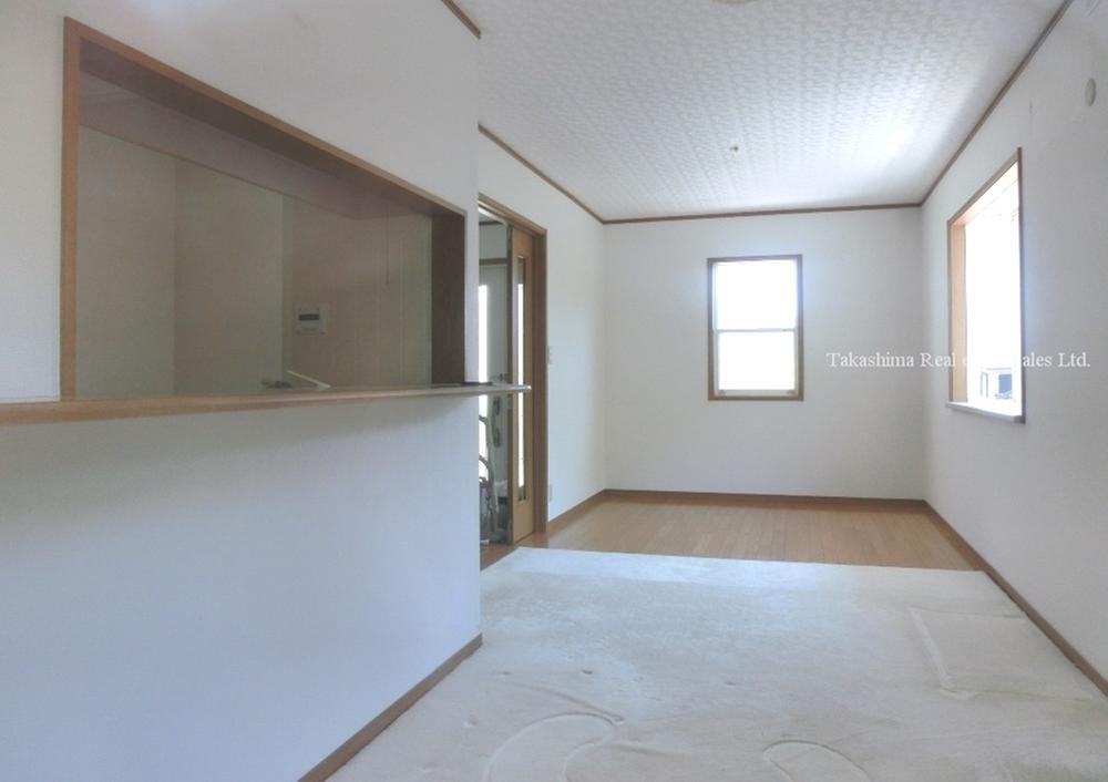 Living. Kitchen is the face-to-face kitchen.