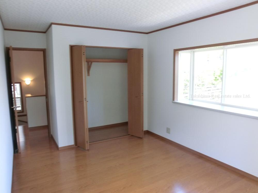 Non-living room. Second floor Western-style is also a beautiful situation.