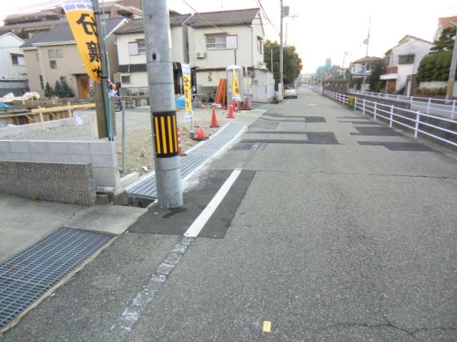 Local photos, including front road. Local (12 May 2013) Shooting