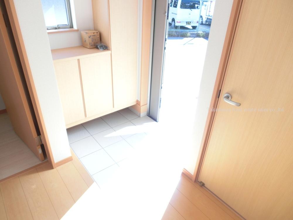 Entrance. Japanese-style room from the entrance hall, Washroom, You can access to the bathroom.