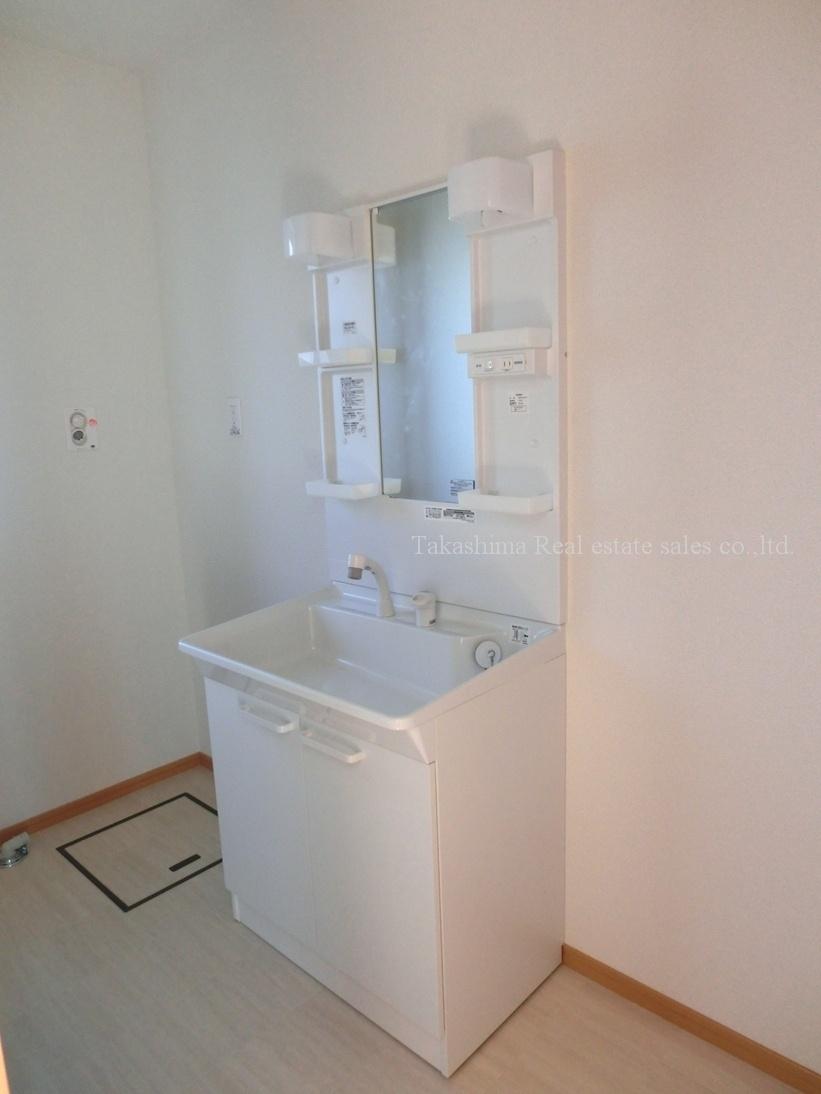 Wash basin, toilet. Washroom is large. Please use the towel storage, etc..