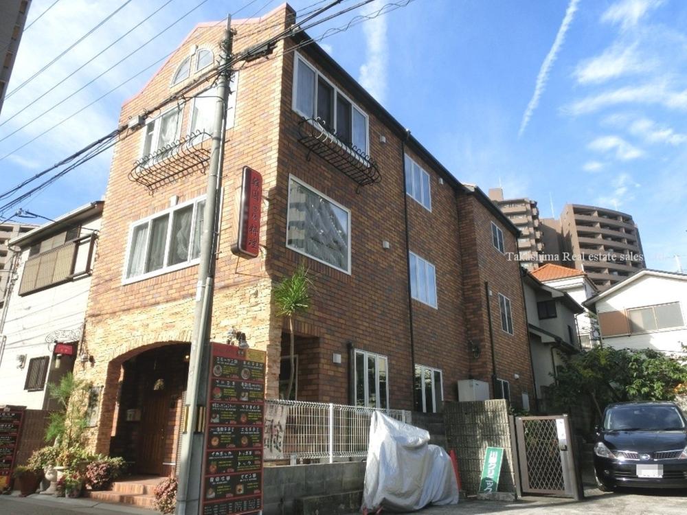 Local appearance photo. 2008 Built. Canada is a custom home of imported housing Serukohomu.