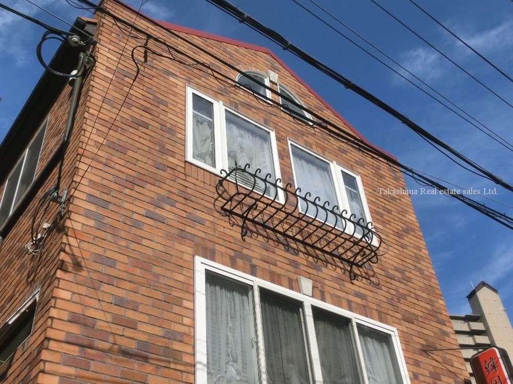 Local appearance photo. The third floor has a studio, Takarazuka fireworks you can watch from the front.