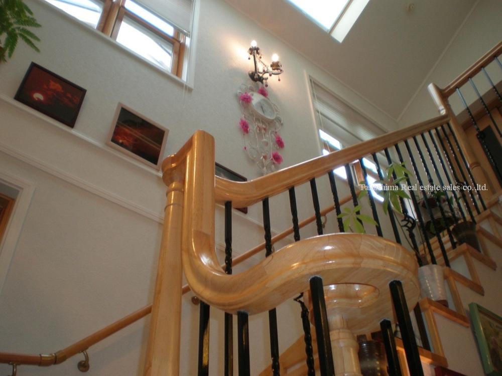 Other introspection. Staircase is open enough feeling in the atrium design.