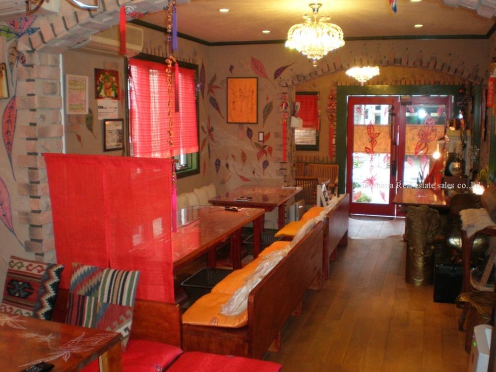 Other introspection. The first floor store part. It has become to be renovated can be designed as a living room.