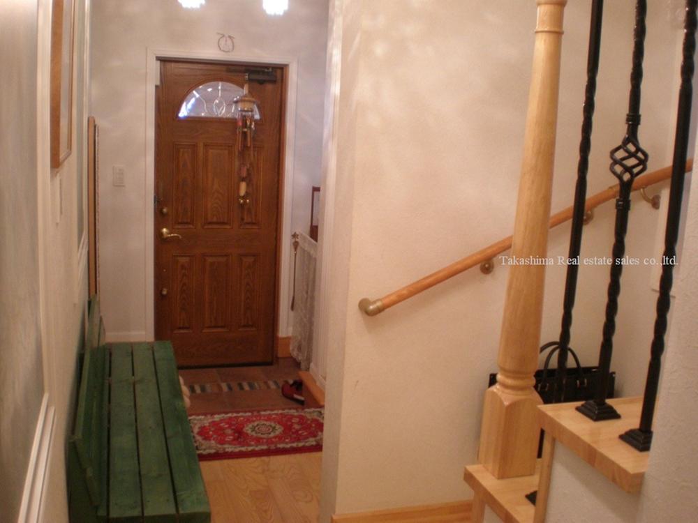 Entrance. Is the entrance hall for residents.