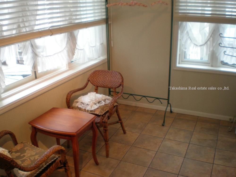 Other introspection. 3 is in the ground floor there is a studio.