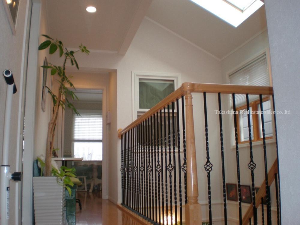 Other introspection. Custom home commitment of imported housing Serukohomu. 2008 structure was excellent in seismic isolation in built 2 × 6 construction method.