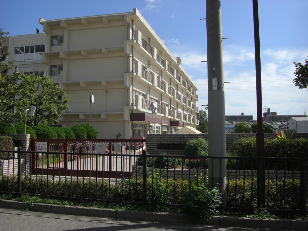 Primary school. Takashi until elementary school 350m