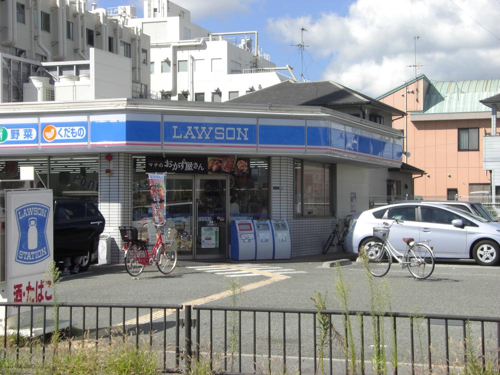 Convenience store. 550m to Lawson