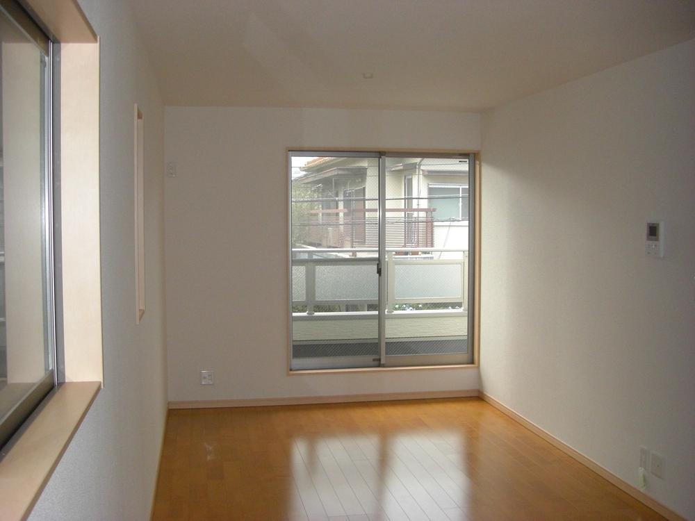 Same specifications photos (Other introspection). Same specifications Western-style