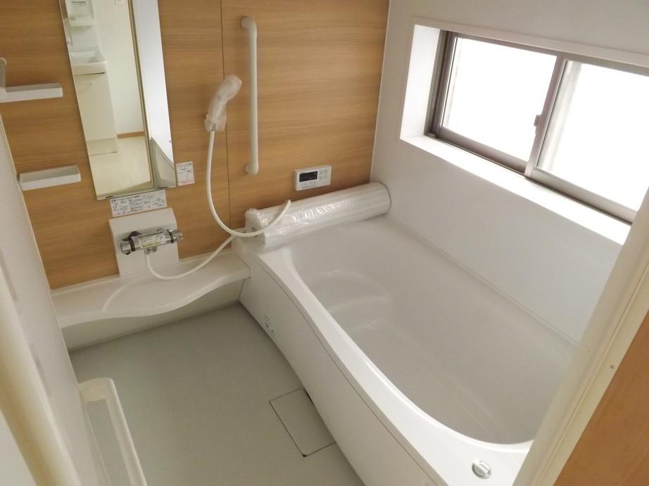 Bathroom. Local photo (bathroom) Warm bath!