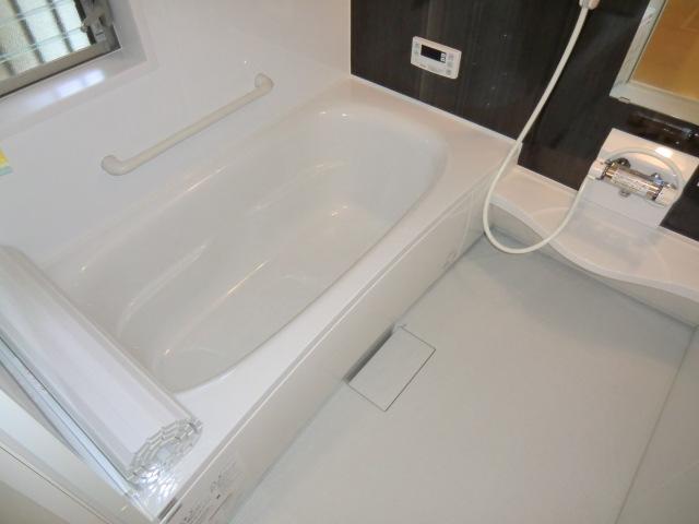 Bathroom. Local photo (bathroom) Bathroom heating dryer! Warm bath! 