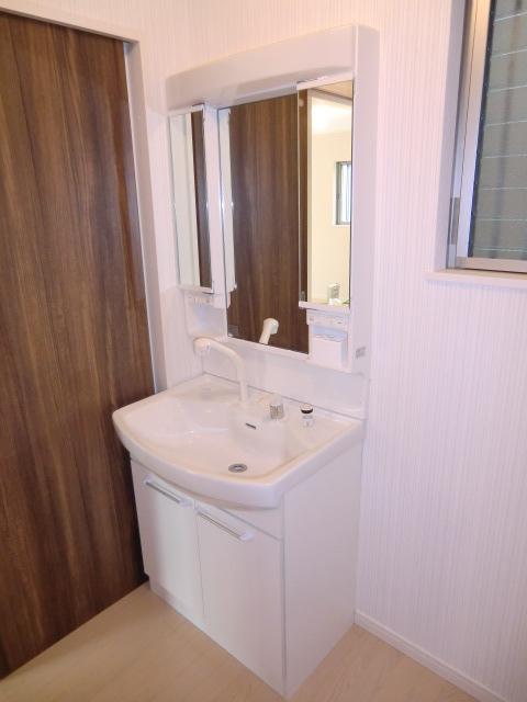 Other Equipment. Local photos (basin)