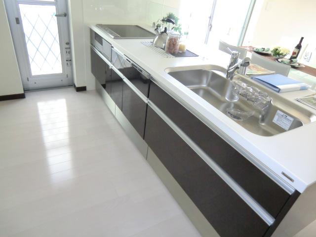 Kitchen. Local photo (kitchen) IH cooking heater, With water purifier!