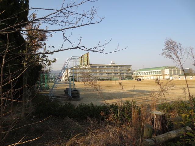 Junior high school. Takarazuka Municipal Akuranaka school (junior high school) up to 629m