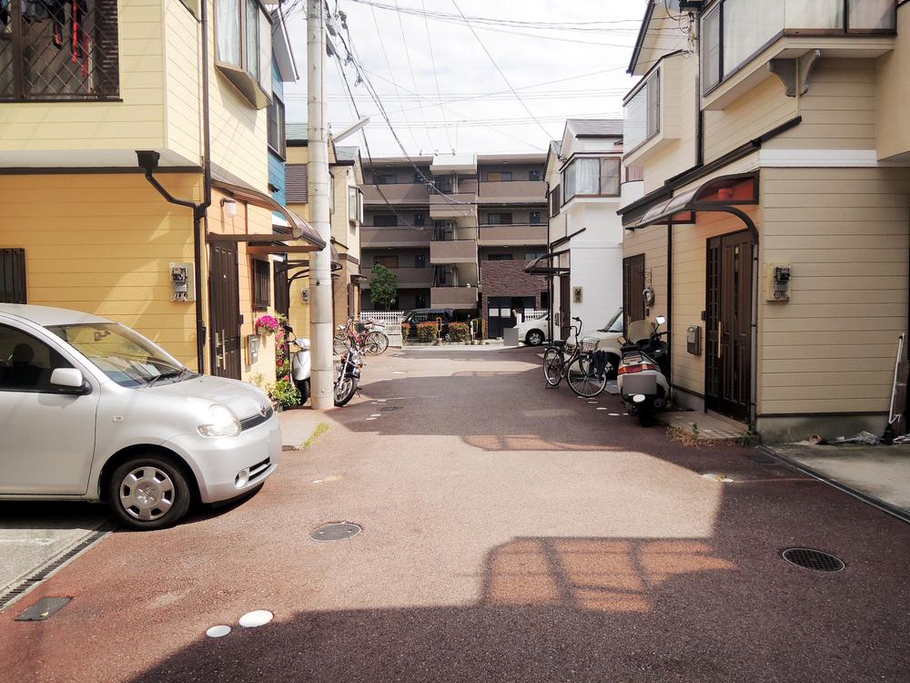 Local photos, including front road. Local shooting