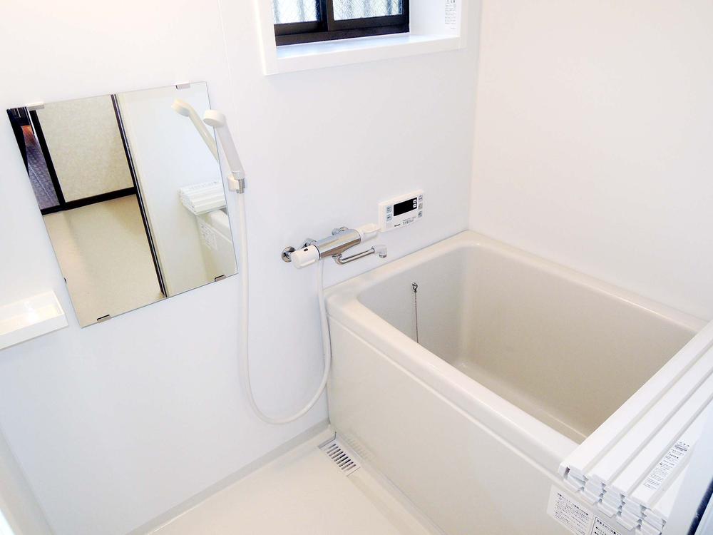 Local photos, including front road. Local shooting