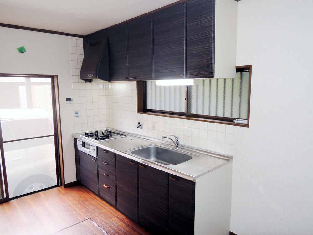 Local photos, including front road. Local shooting