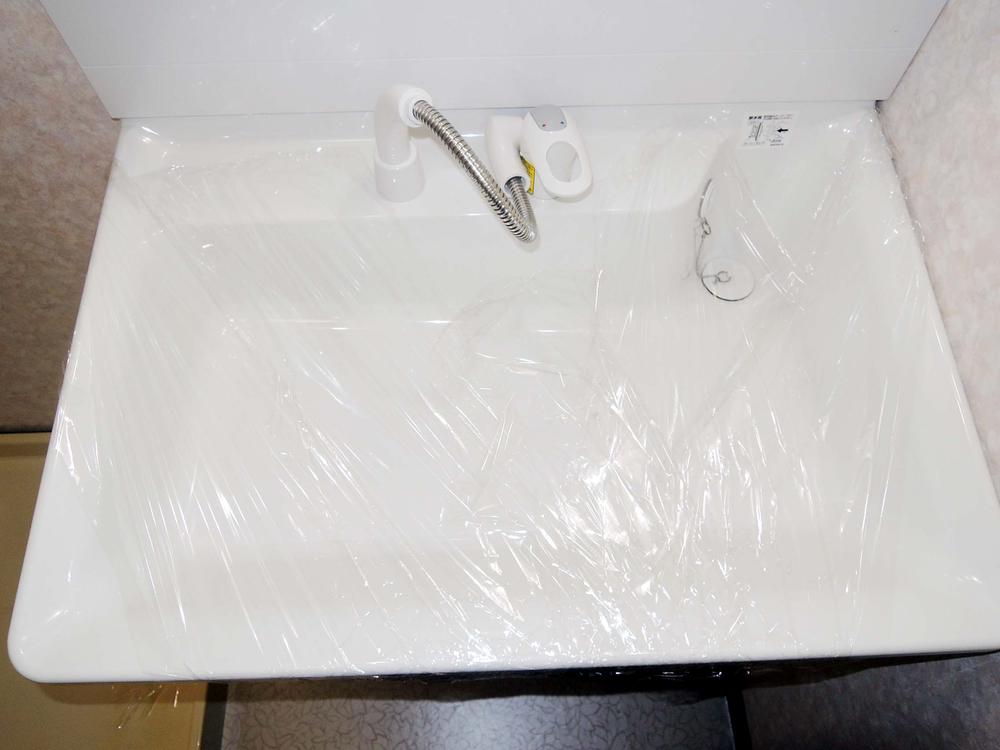 Wash basin, toilet. Indoor shooting