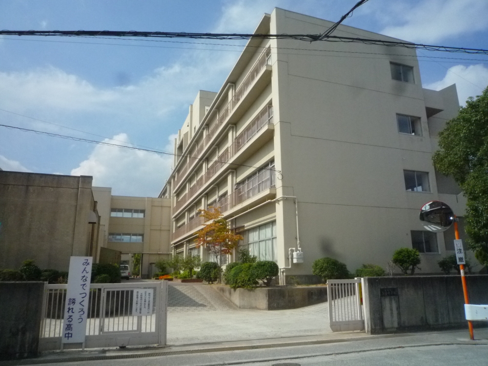 Junior high school. Takarazuka City Hikarigaoka 1652m until junior high school (junior high school)