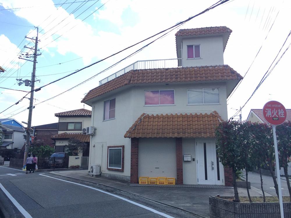 Local photos, including front road. Photos from the north road