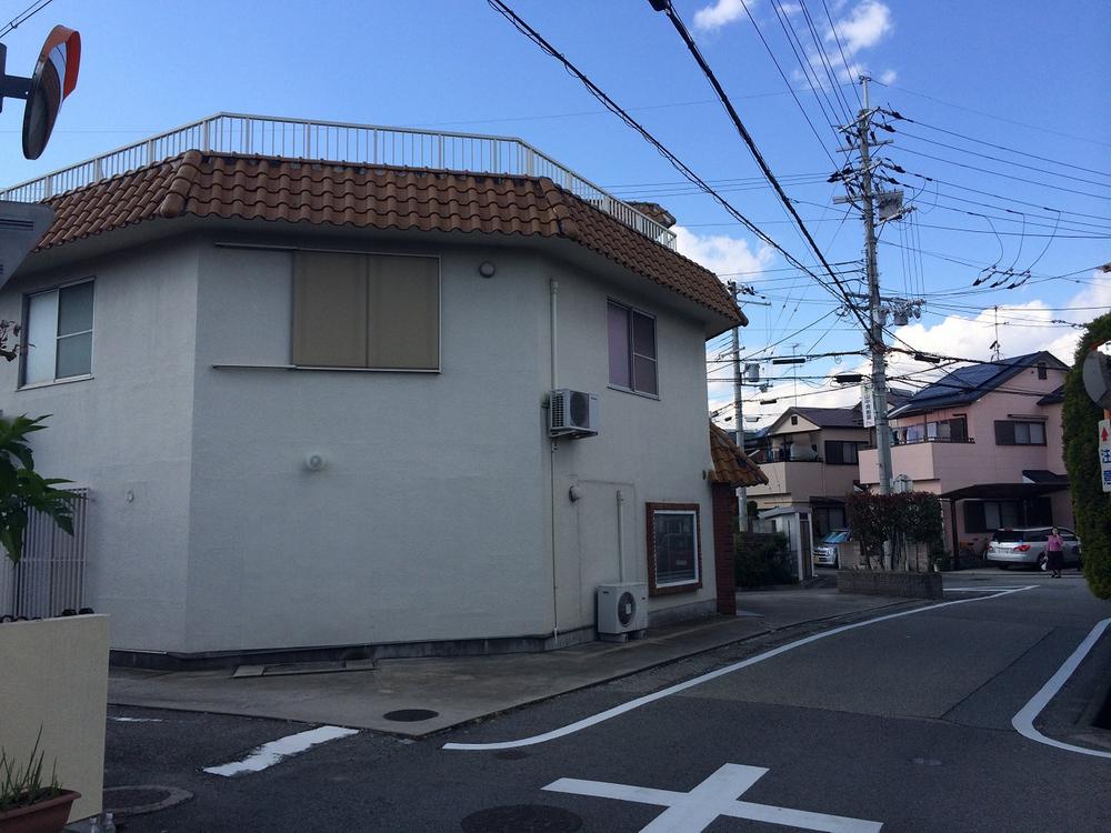 Local photos, including front road. Photos from the south-west road