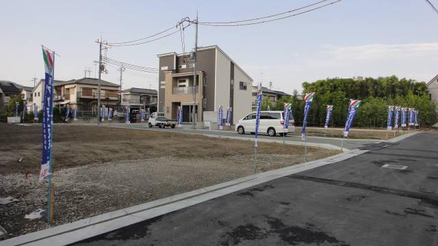 Local photos, including front road. Model house the completed! At any time, We hold our sneak preview! Those who wish, Please not Inquiry!