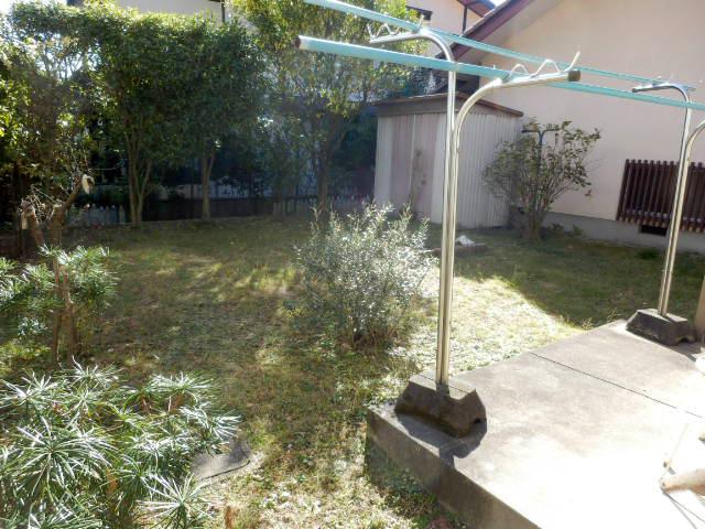 Garden. Local (11 May 2013) Shooting