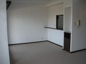 Living and room. Living (about 13.5 tatami mats)