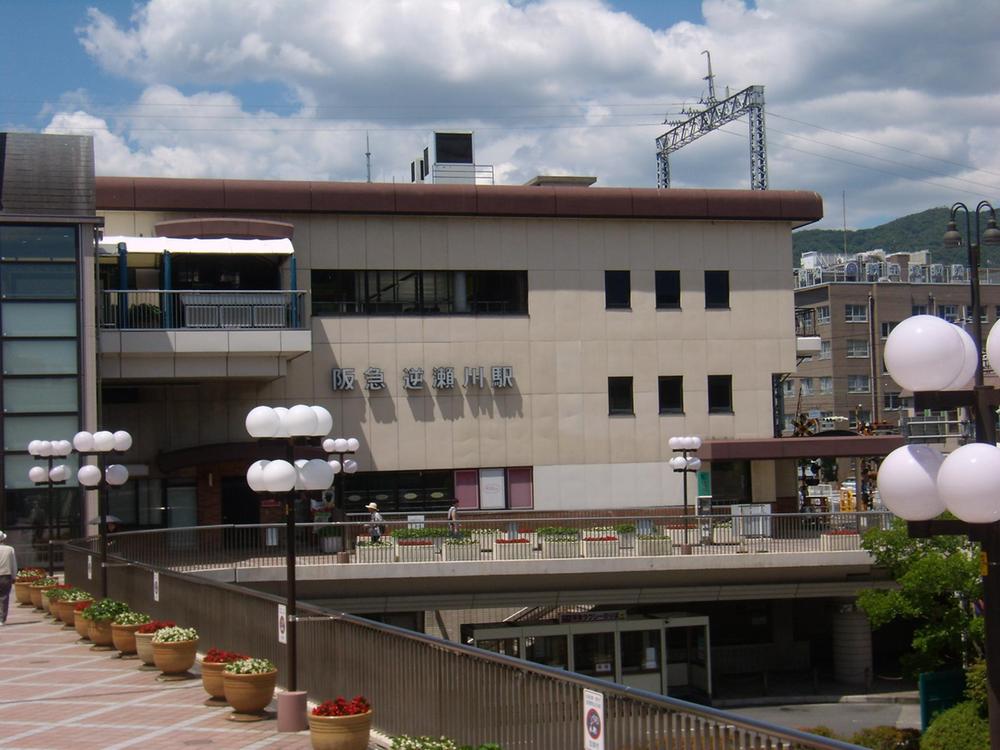 station. 320m to Hankyu Sakasegawa Station