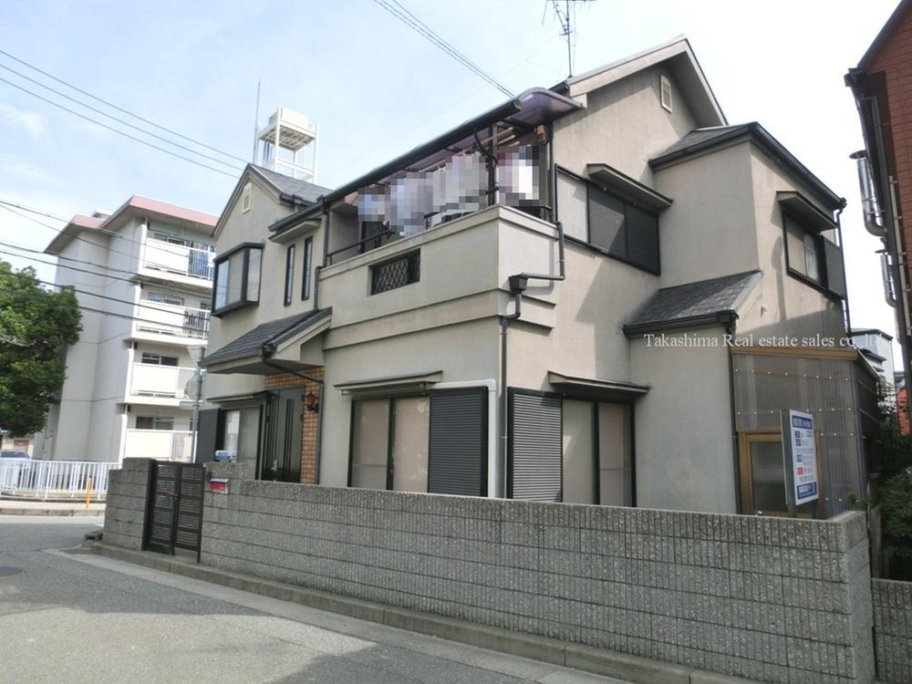 Local appearance photo. November 1995 is built.