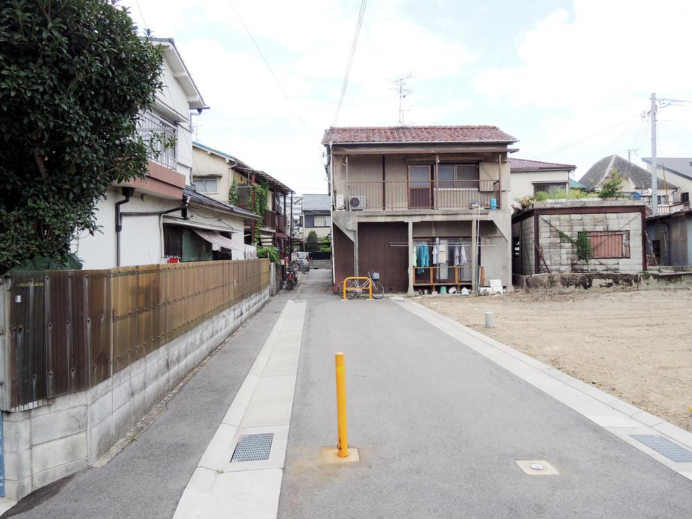 Local photos, including front road. Local shooting