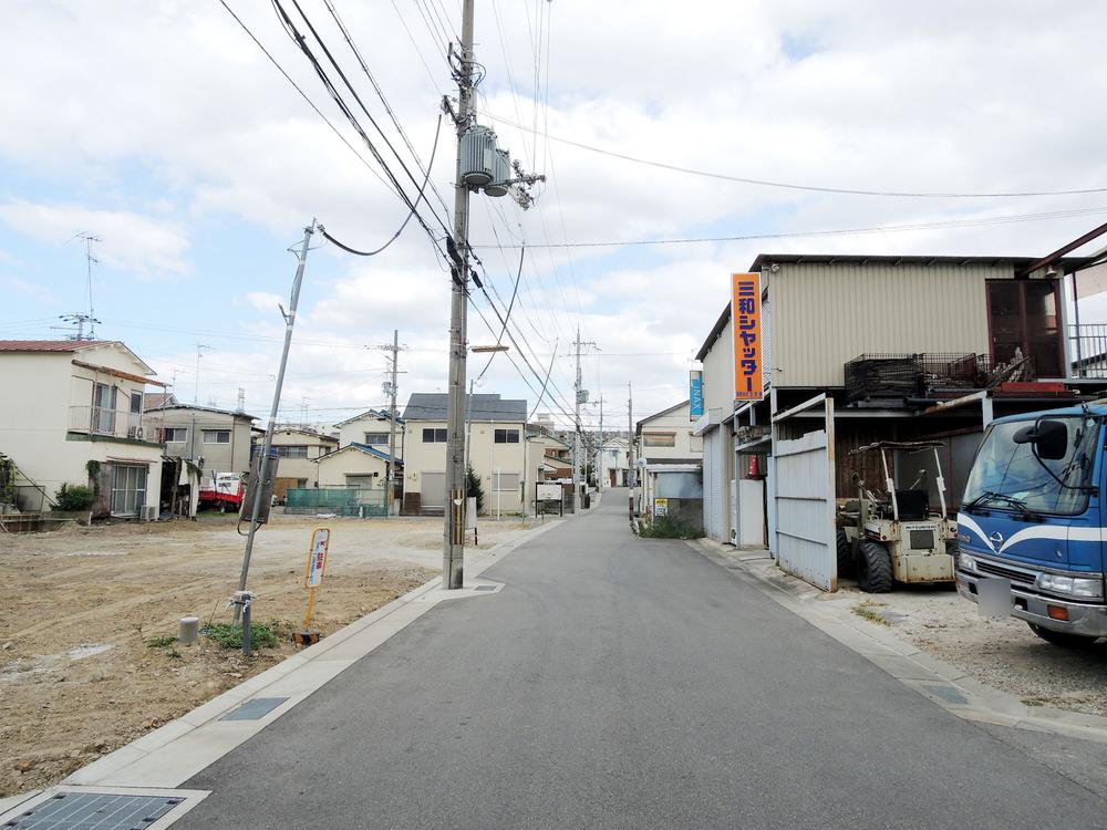 Local photos, including front road. Local shooting