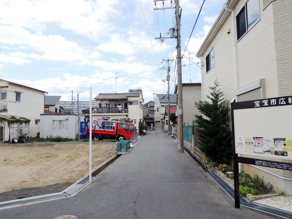 Local photos, including front road. Local shooting