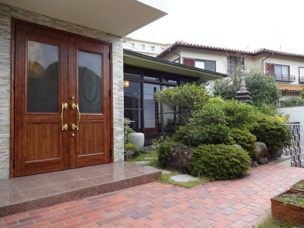 Entrance. Entrance, Dirt floor ・ Floor tile replacement