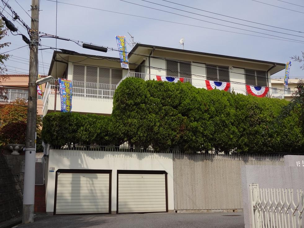 Local appearance photo. Appearance surrounded by planting