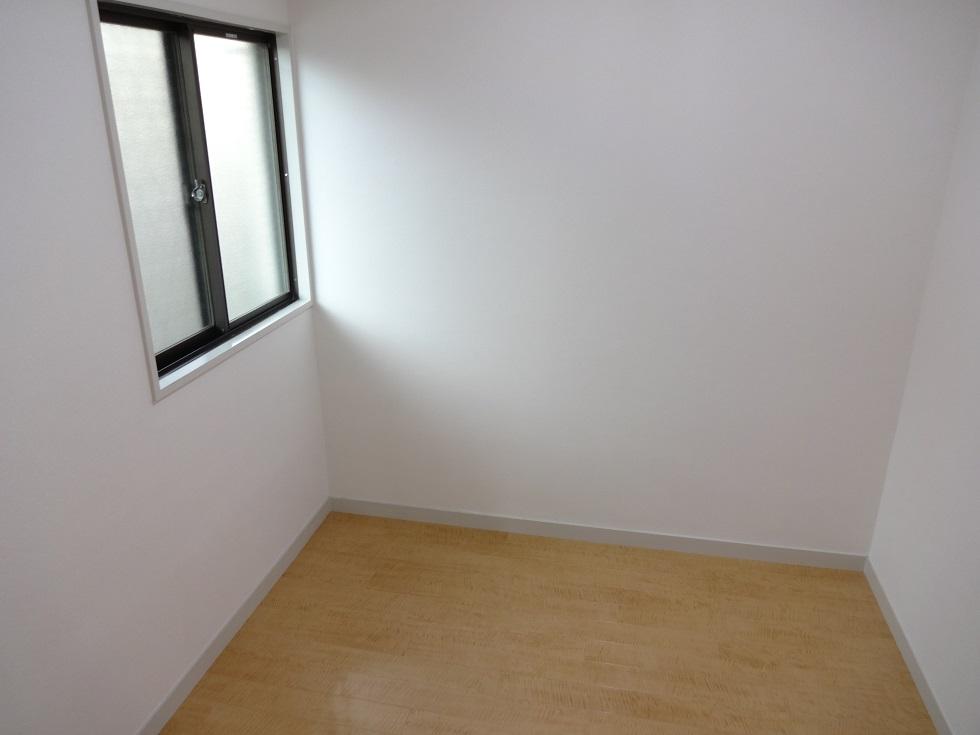 Receipt. Walk-in closet