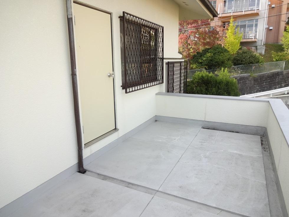 Balcony. Spacious balcony