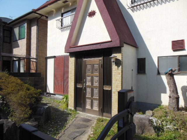 Entrance. Local (April 2012) shooting