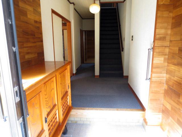 Entrance. Local (April 2013) Shooting