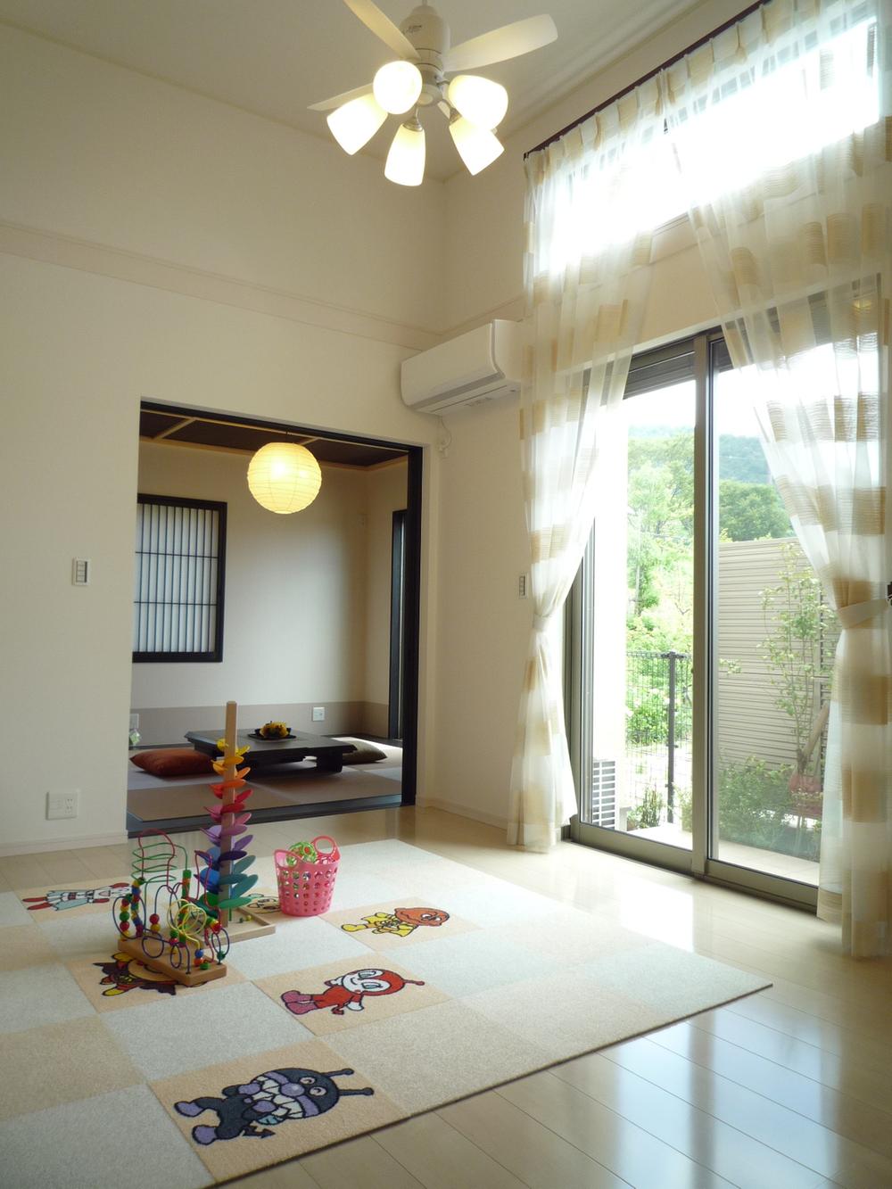 Living. Ceiling height of the living room with a sense of openness