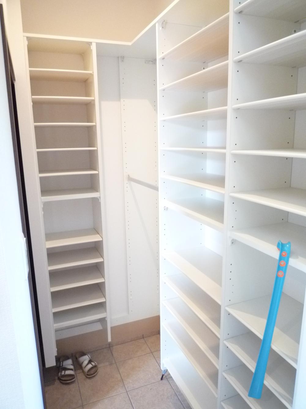 Receipt. Shoes cloak of large capacity