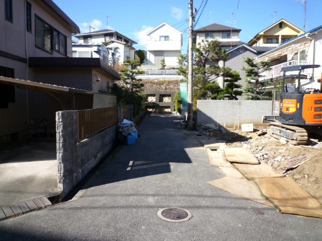 Local photos, including front road. Property of the southwest side of the front road (from the south)