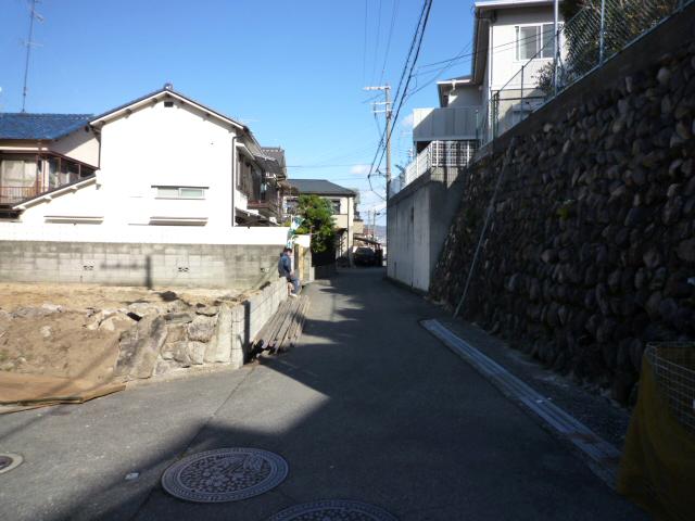Local photos, including front road. Property of the southeast side of the front road (from the southwest side)