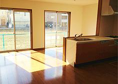 Living. South-facing for sunny! ! (Construction company model)