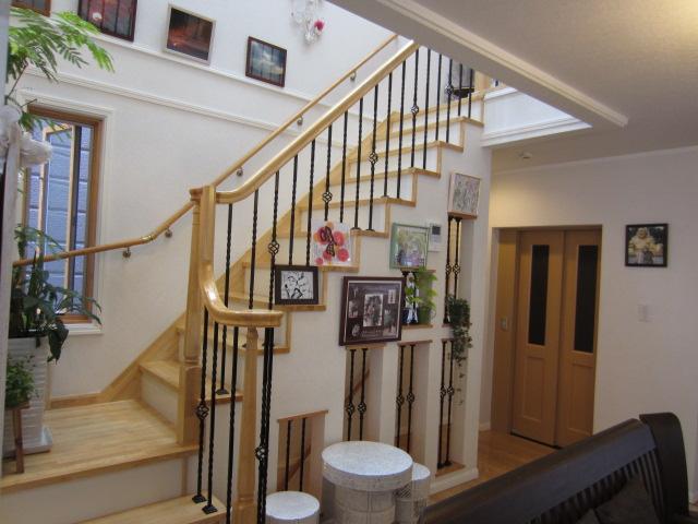 Entrance. Local (September 2013) Shooting