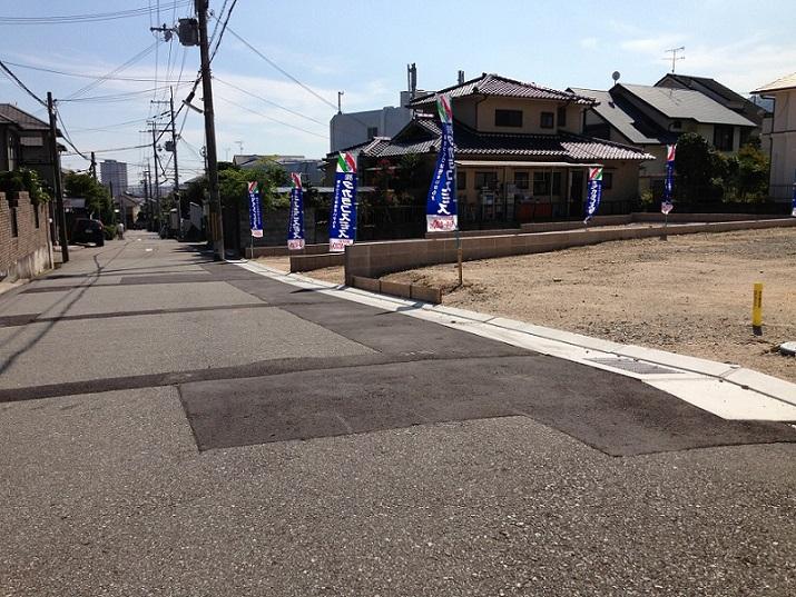 Local photos, including front road. Front road width about 6m in a quiet residential area!